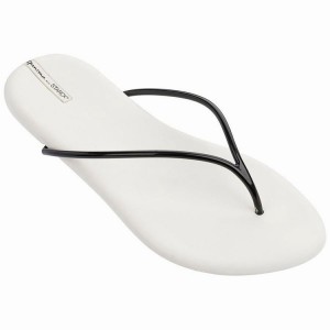 White / Black Women's Ipanema Philippe Starck Thing M II Flip Flops | 5178690-RZ